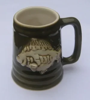 Tazza Mug in ceramica verde con carpa